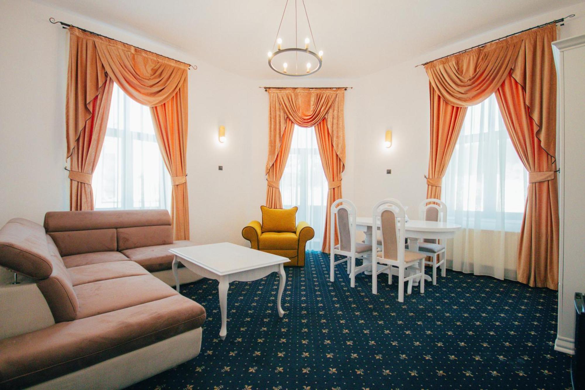 Carol - Hotel Vatra Dornei