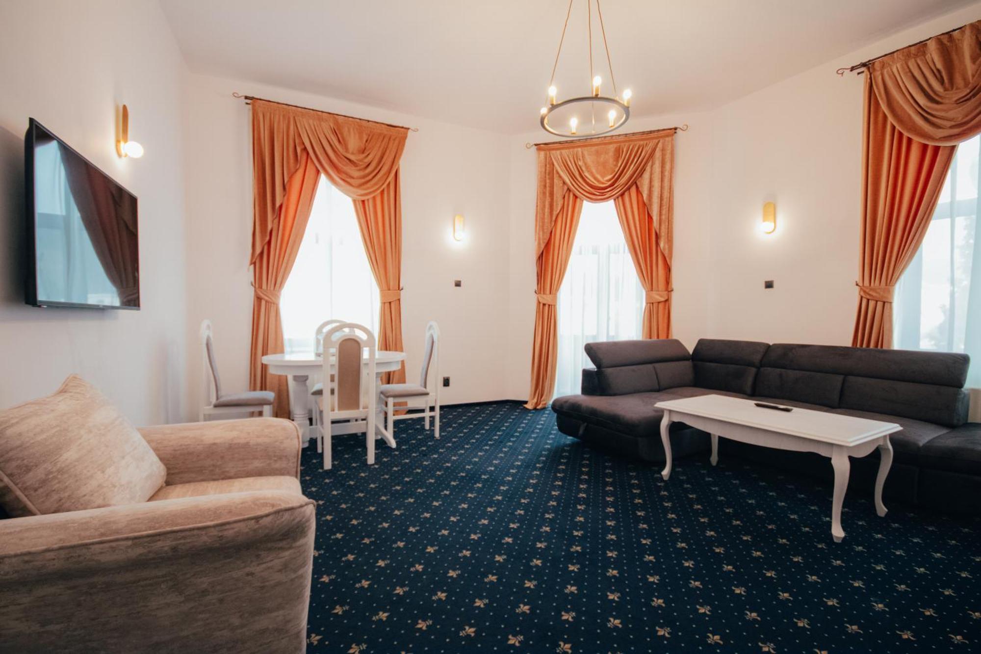 Carol - Hotel Vatra Dornei